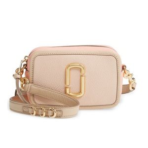 THE MARC JACOBS The Softshot 17 Leather Bag